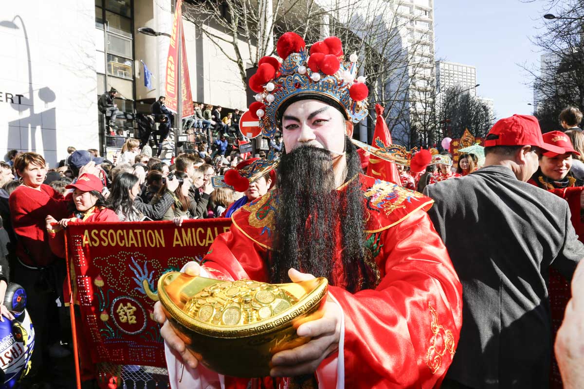 2月17日，巴黎13区中国新年彩妆大游行登场。