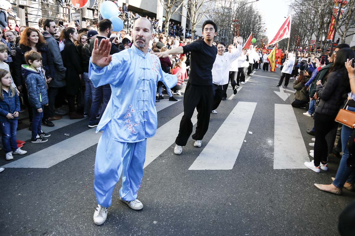 2月17日，巴黎13区中国新年彩妆大游行登场。