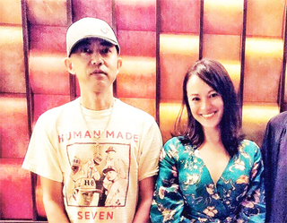 与宫泽理惠、观月亚里沙并称“3M美少女”的牧濑里穗陪夫婿知名设计师NIGO熬过事业低潮。