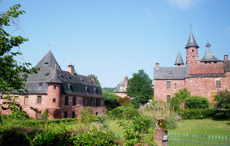 走进法国最美小镇 科隆日拉鲁日 (Collonges-la-Rouge) 古迹中的暗红色小镇