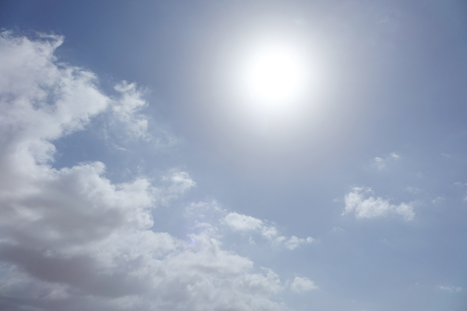 西班牙迎来炎热初夏