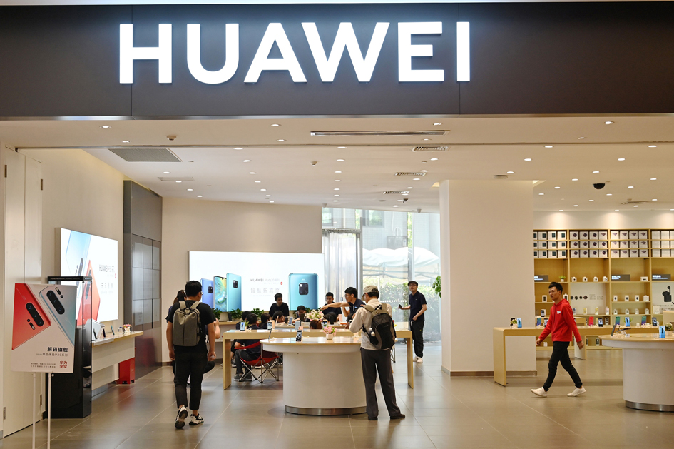 华为禁令波及更多中企  供应商配合禁令断供 全新华为P30降价抛售