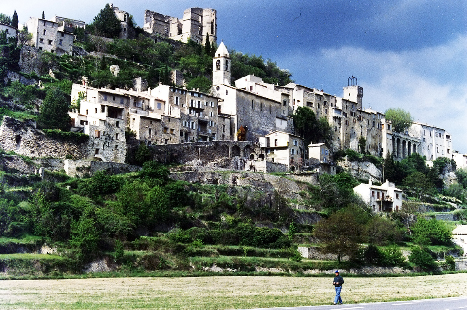 走进法国最美小镇  蒙布兰莱班(Montbrun-les-Bains)