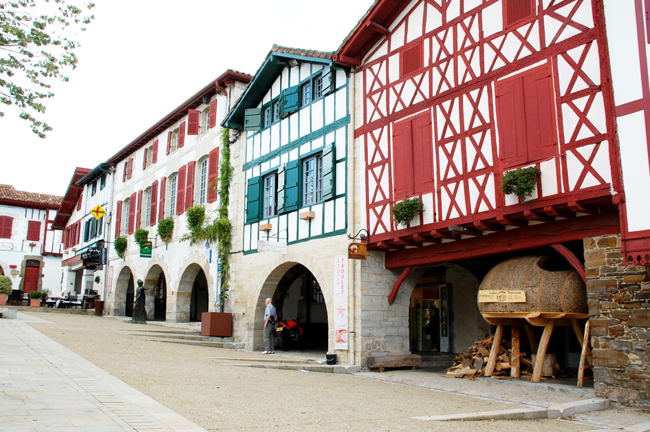 走进法国最美小镇   克莱朗斯堡(La Bastide-Clairence)