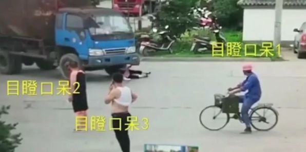 这位大姐要干嘛?难道是在拍电影吗?