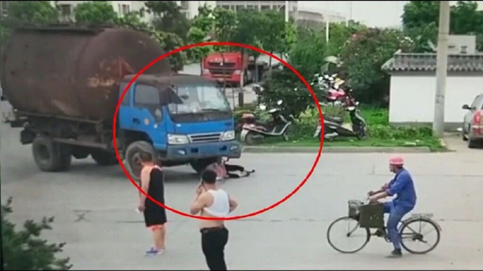 “史诗级碰瓷”  中国大妈上外媒头条