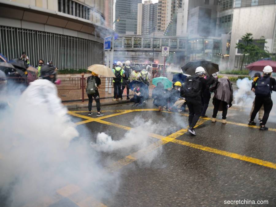 港警强力镇压及抓捕无辜香港市民。