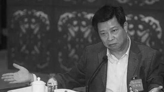 党官与百女有染 被查还怒吼 (图)