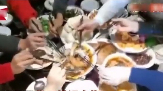 中国闹猪荒！喜宴抢猪脚 惊人画面曝光 (图/视频）