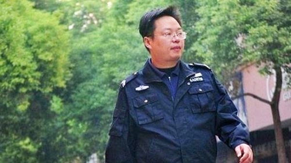 最“惨”高考状元  清华毕业后当小区保安