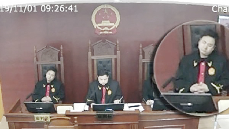 湖南中院一法官 被曝庭审时睡觉