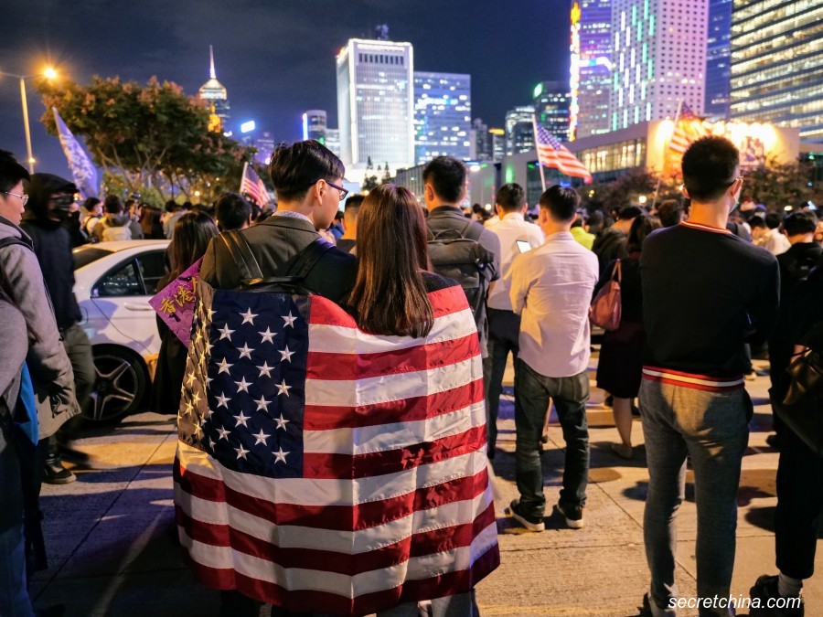 11月28日晚,香港人举办《香港人权与民主法案》感恩节集会。(图片来源:庞大伟/看中国)
