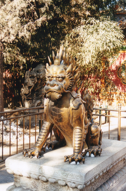 为什么古代的法官要戴“獬豸冠”？