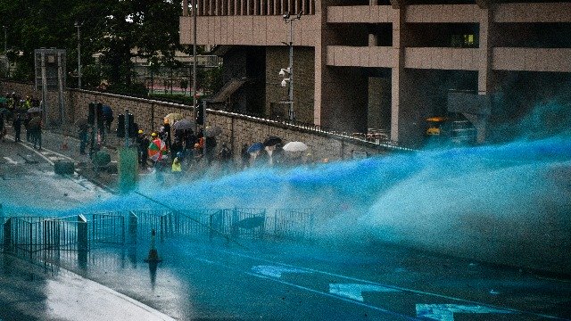 港警水炮混入化学剂 “ 人权观察 ” 震惊：从未听闻 (组图/视频)