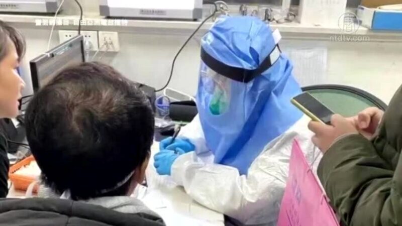 图:武汉医院急诊科医生全副武装。(视频截图)