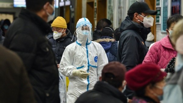 武汉死者无人收尸 医护崩溃：千万不要相信政府 (视频/图)