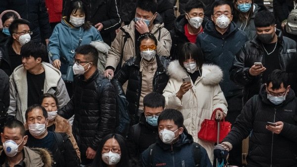 他筹集了4000箱口罩 竟被警告：要么闭嘴，要么坐牢 (组图)