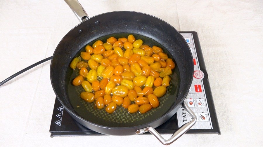 水分熬干后,就可以熄火。