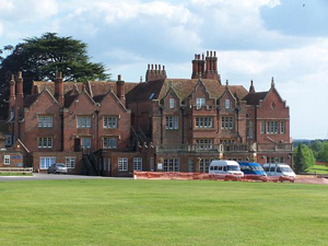 爱伯利公园(Embley Park),弗洛伦斯•南丁格尔小时候的家,现为一所学校。(公有领域)