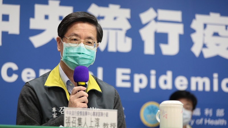 指挥中心召集人张上淳7日分析说,“根据临床经验发现‘肺炎’是最难治疗的,发烧、咳嗽和流鼻水的复原较快康复。”(图片来源:中央社)
