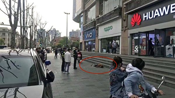 武汉刚解封 惊见路人倒地 万人逃城 (视频/图)