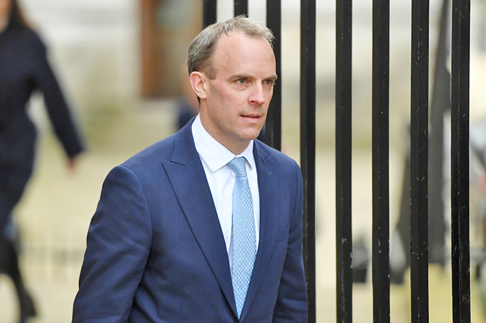 英外相表示疫情后重估对华关系