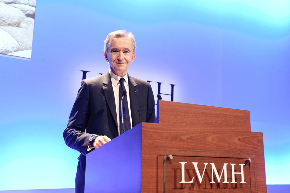 奢侈品LVMH集团参与抗疫/生产卫生用品 总裁停薪两个月
