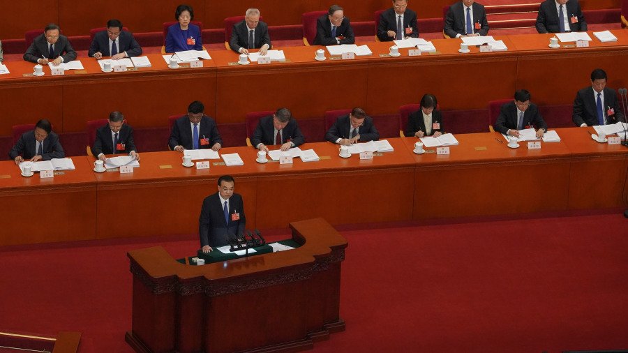 李克强政府工作报告1小时匆匆念完 不提GDP增长目标 (图)