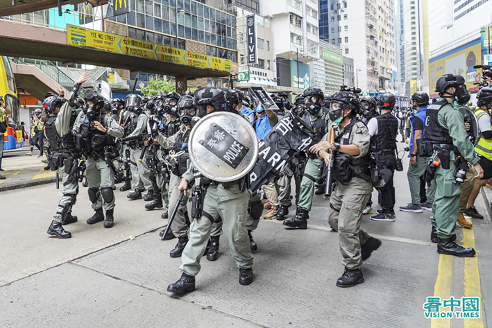 富人资产逃离香港 港人急兑美元