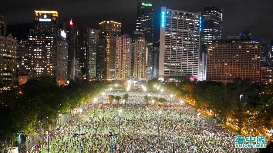 港万人无惧禁令 维园六四烛光31年不灭 悼念活动全港开花                     (组图/视频)