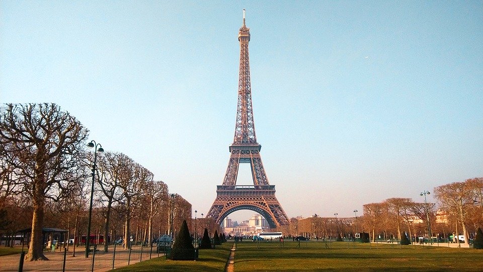 法国人今夏不冒险出国旅游 (图)