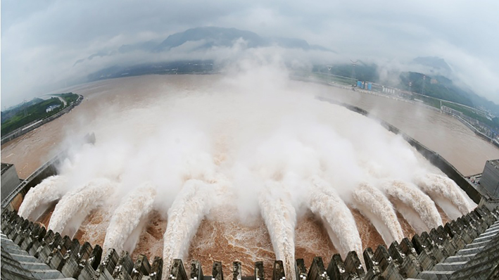 重庆暴雨 三峡大坝压力大增/全国上百河流超警戒