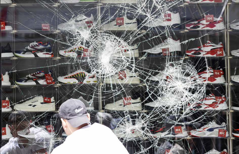 斯图加特爆大规模骚乱