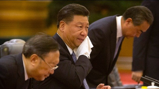 【网事惊奇】习近平突然站起来 衬衫扣子崩得满地乱飞 (图)