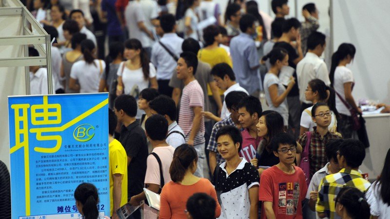 李克強要企业多雇农民工 大学生就业花样更多(图)