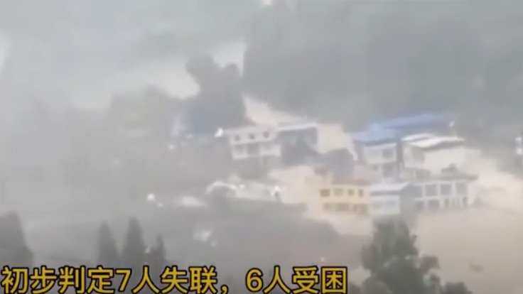 湖北贵州惊传山崩 多人活埋失踪 民心碎喊 “ 儿子在里面 ” (视频/图)