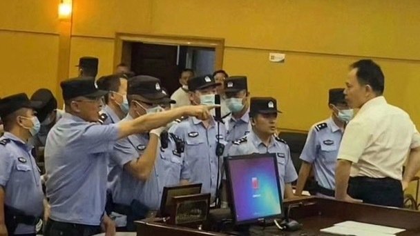 小粉红回国救父案再爆黑幕：检察官曾索要30万 (组图)