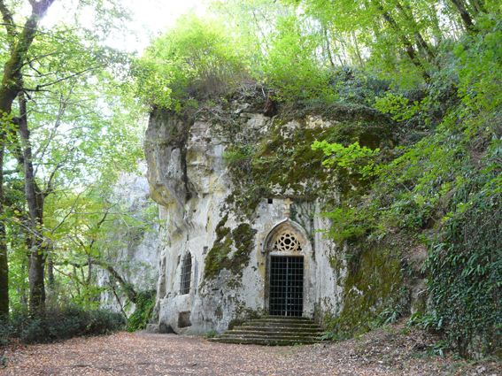 高顿独石礼拜堂(Père Igor/维基百科CC BY-SA 3.0)