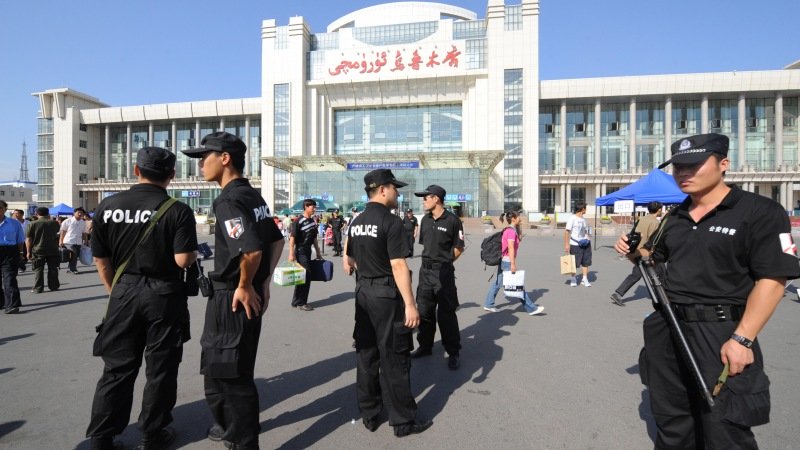 疫情延烧 乌鲁木齐全面 “ 封村 ” (图)