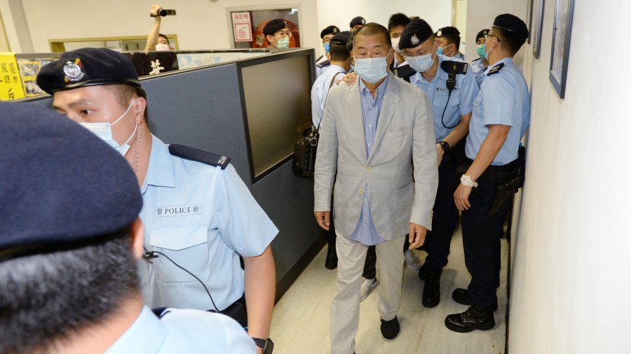 黎智英被捕后首开腔 苹果：无畏撑下去 网民：印白纸也买断 (图)