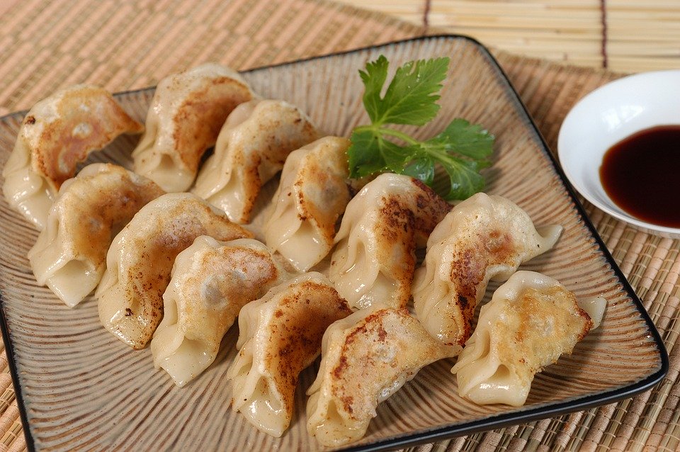 20年 “ 洗碗换饭 ” 日店主助穷学生获尊敬 (图)