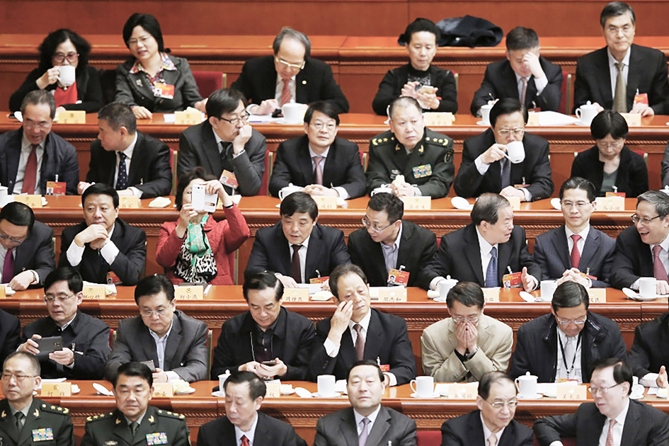 官员大规模主动投案 学者分析三大原因