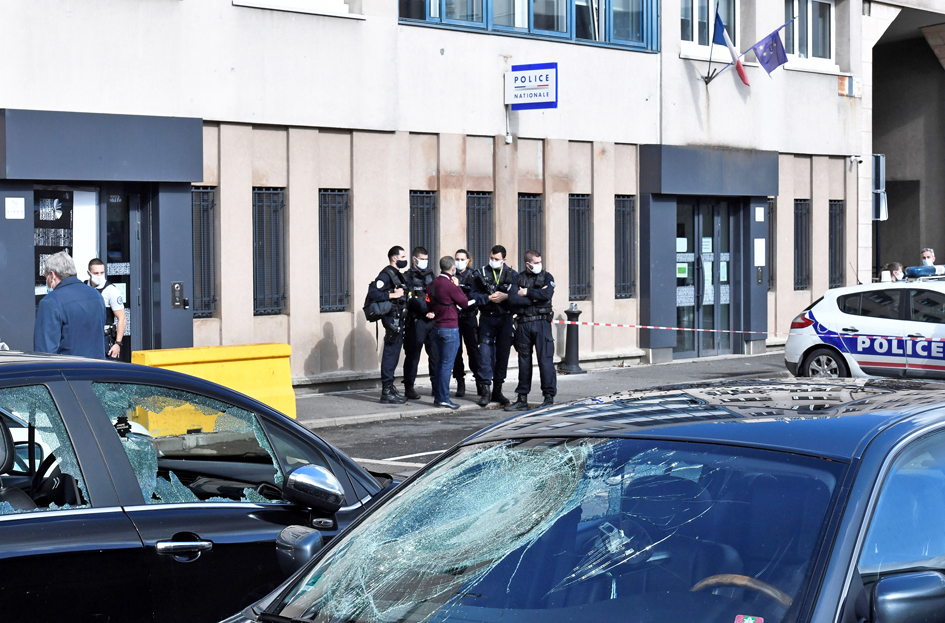 马克龙在系列袭警事件后会见警方工会