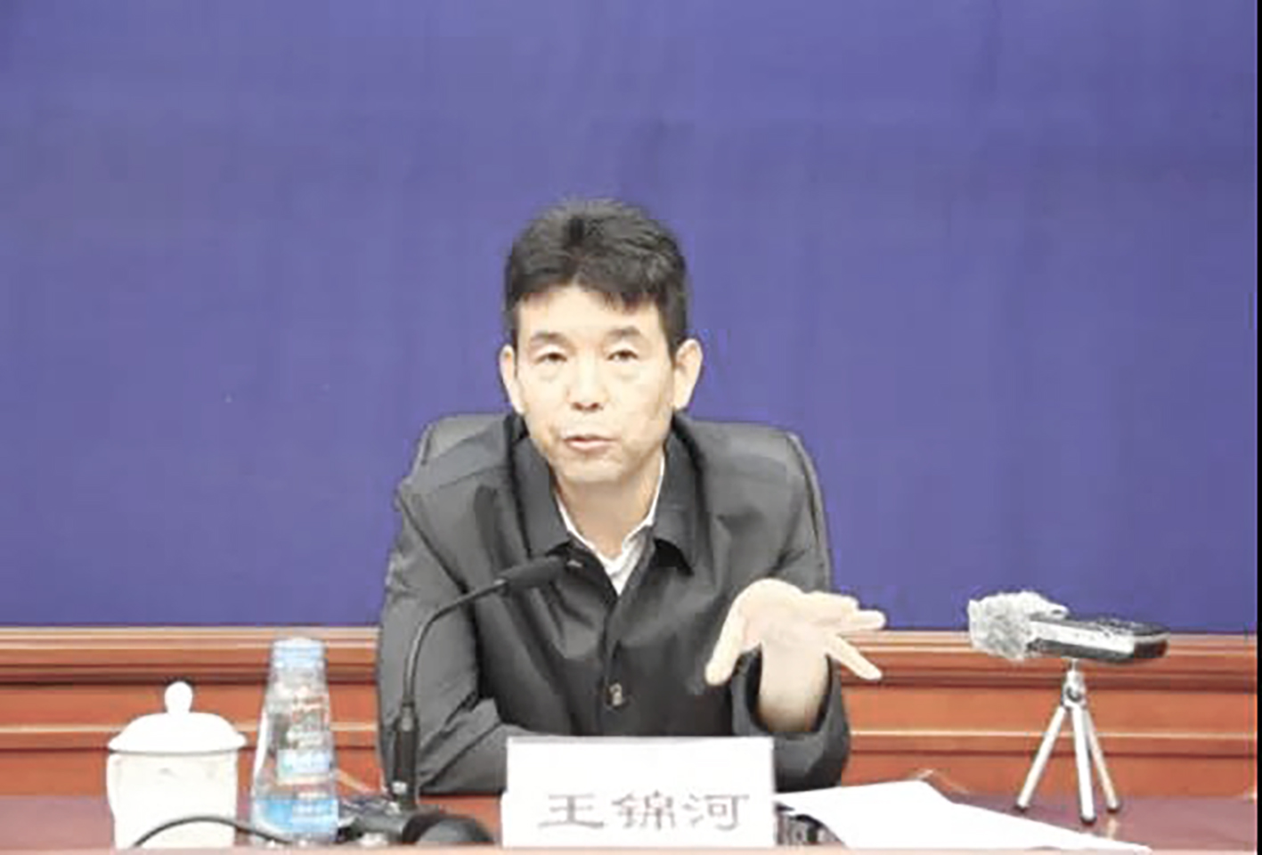 中国贪官套路 装穷不露富