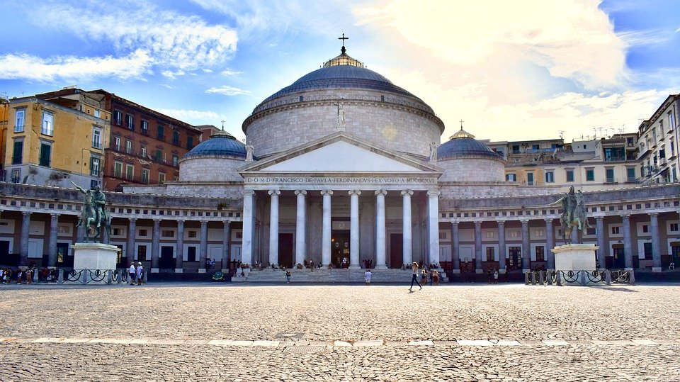 意大利那不勒斯大教堂(Naples Cathedral)。(图片来源:Pixabay)