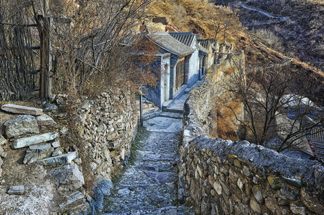 寓言传说  两个村庄的故事/神秘的音乐盒
