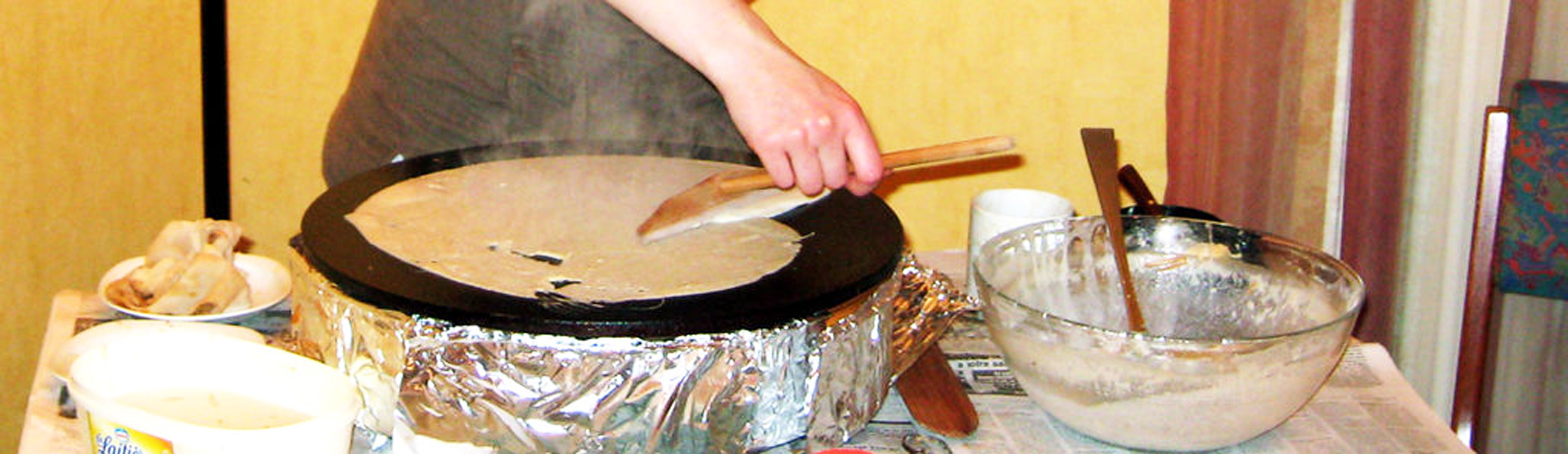 制作布列塔尼可丽饼(Trizek/ Wikipedia/CC BY-SA 3.0)