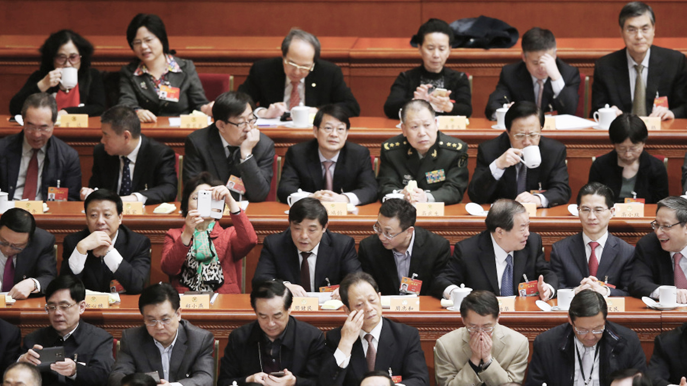 新年伊始整肃官场/两天十名高官被查