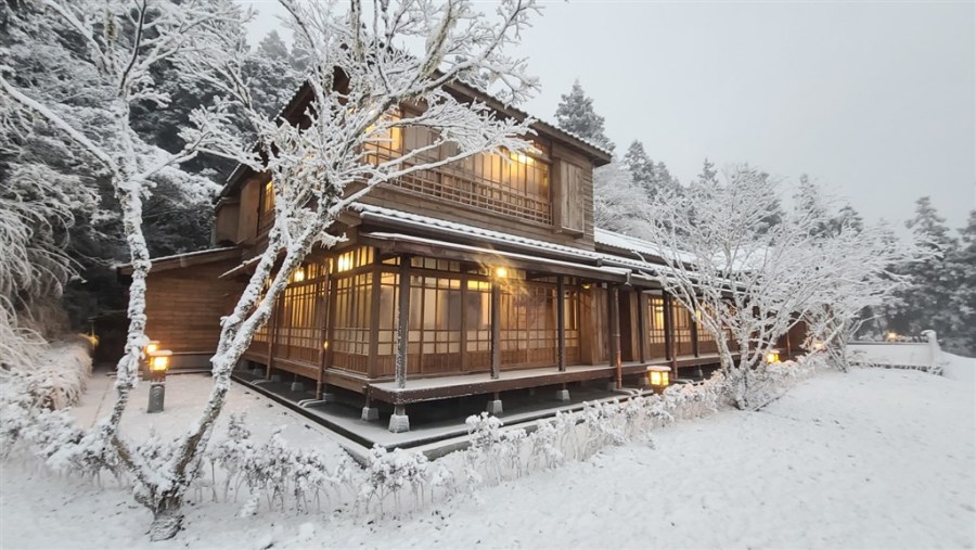 台湾迎来罕见雪景  宜兰太平山一片雪白 (组图)