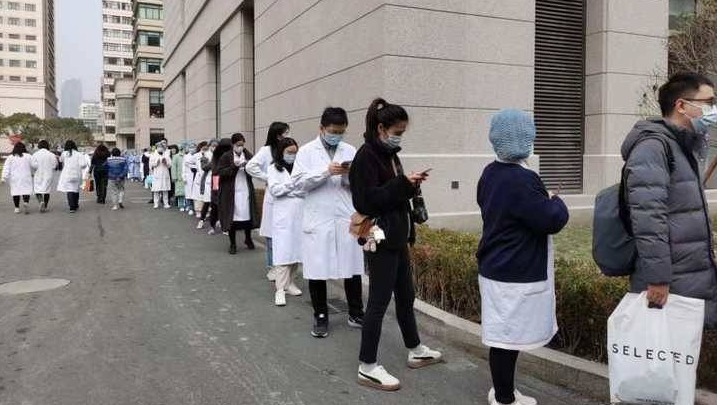 上海现本土确诊  医院封院  民众拉走隔离 (图/视频)